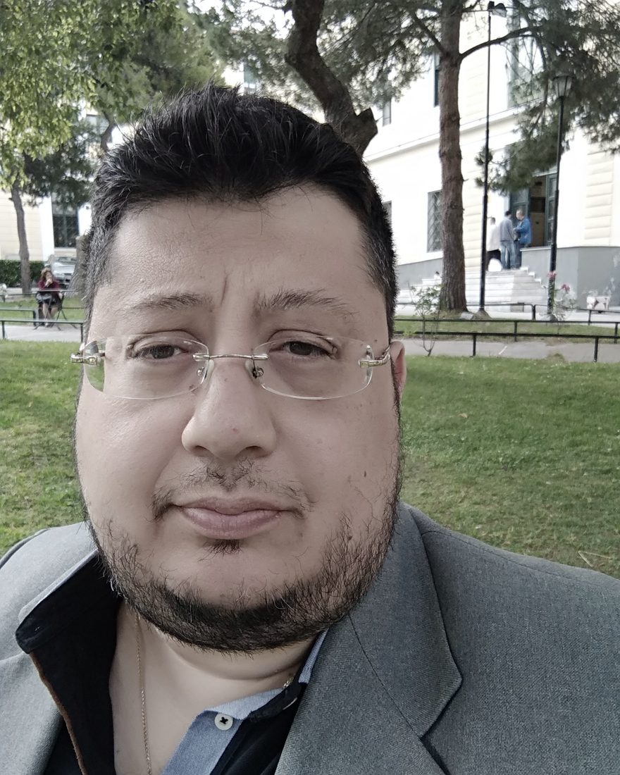 Ο Ελευθέριος Ρήνος, δημοσιογράφος και ερευνητής, ένας από τους κομιστές που μίλησαν δημόσια.